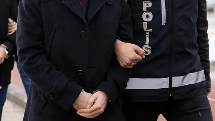 Uyuşturucu sattığı iddia edilen lise öğrencisi tutuklandı