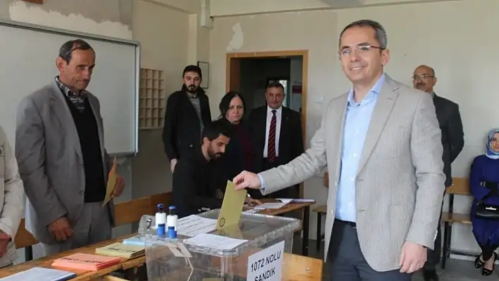 Kaymakam Pişkin ve Başkan Şahin oyunu kullandı