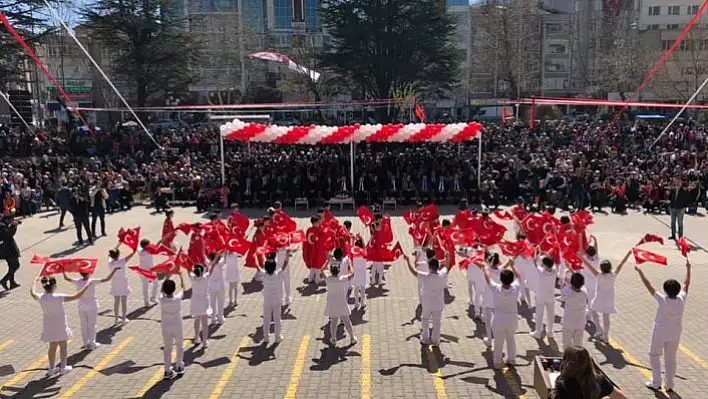 23 Nisan Ulusal Egemenlik ve Çocuk Bayramı kutlandı
