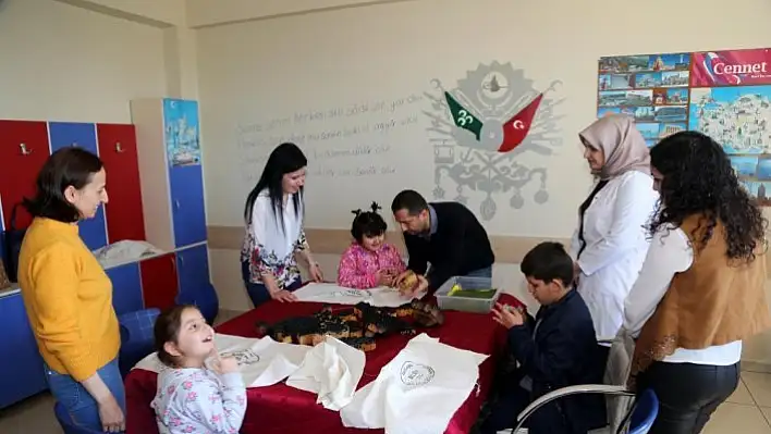 Bilim ve sanat 'özel çocuklara' iyi geldi