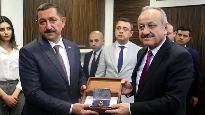 Kastamonu Belediye Başkanı Vidinlioğlu, görevine başladı