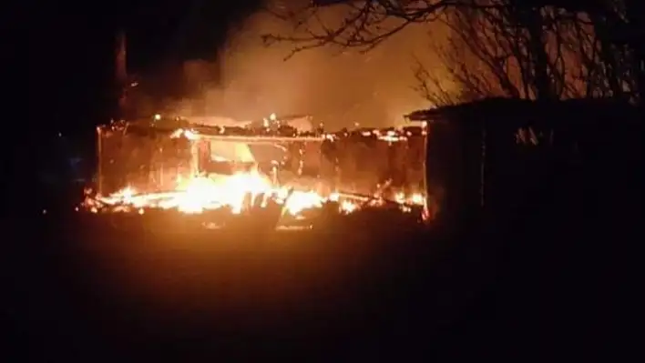 Kastamonu'da çıkan yangında 1 ev kül oldu