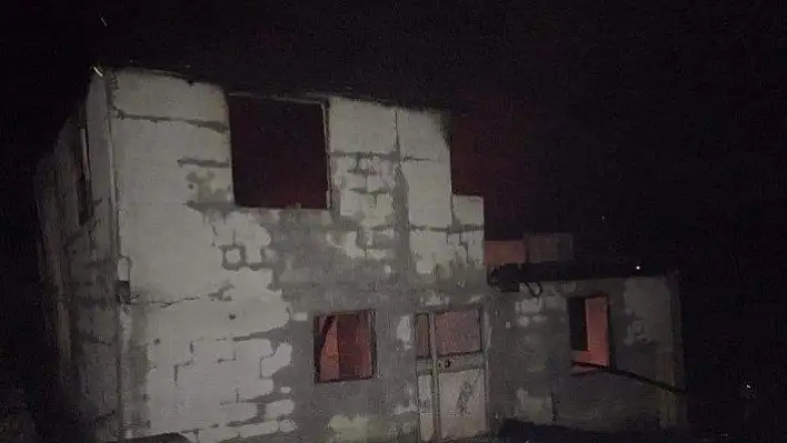Komşusuna gitti, döndüğünde evini yanmış halde buldu