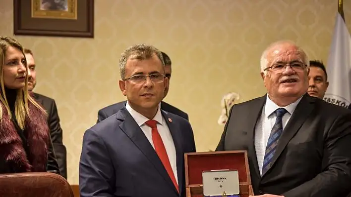 Taşköprü Belediye Başkanı seçilen Abdullah Çatal, görevi devraldı