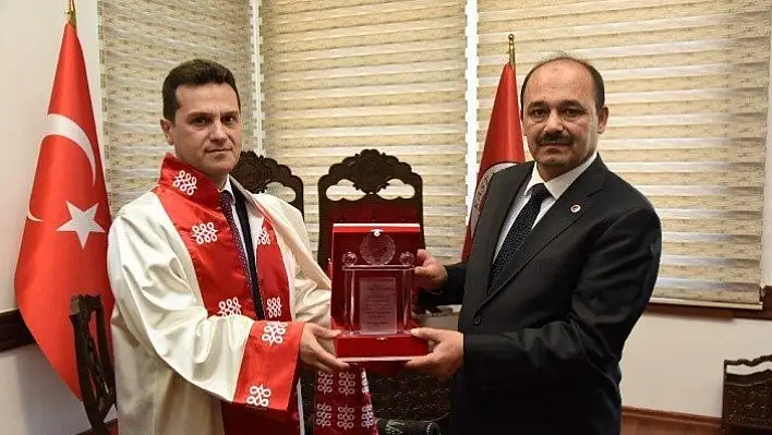 Kastamonu Üniversitesi Rektörü Topal, görevi devraldı