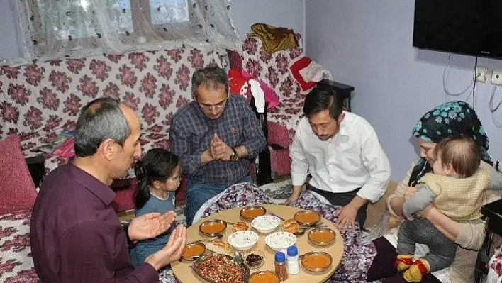 Kaymakam Pişkin, engelli ailenin iftar konuğu oldu