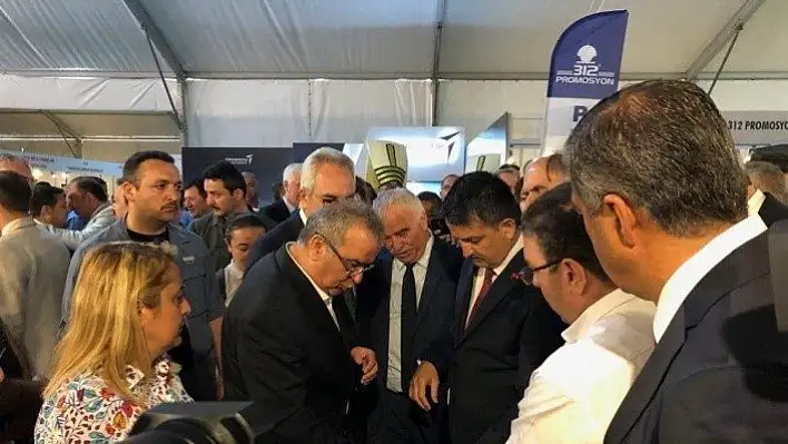 Bakan Pakdemirli, SFC Entegre Orman Ürünleri standını ziyaret etti