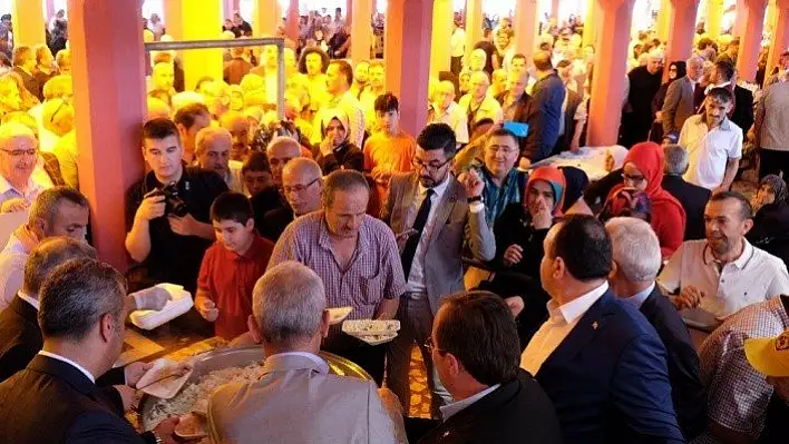 &quotBayram pilavı" geleneğinin 127'inci yılına özel 127 kazan pilav