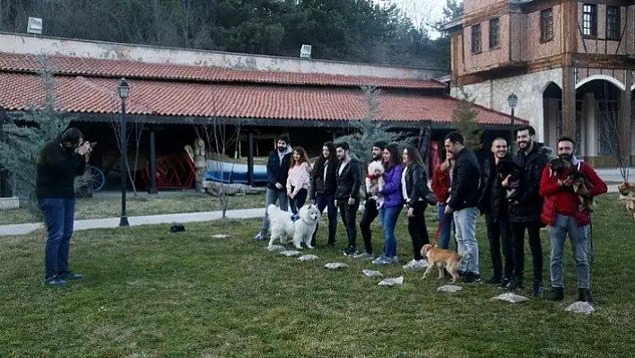 Fotoğraf çektirip ücretini mamayla ödüyorlar