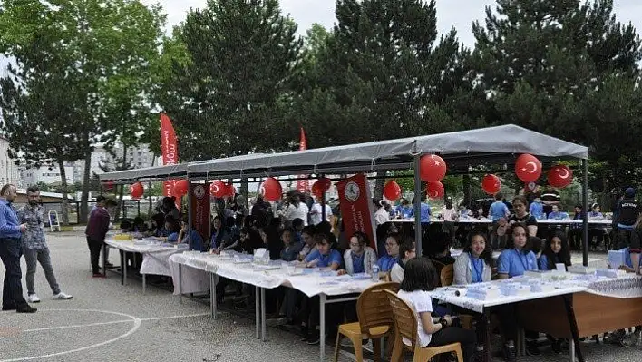 Kastamonu'da ortaokul öğrencileri imza günü düzenledi