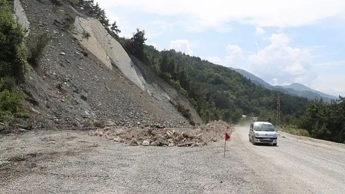Kastamonu'da sahil yolu sürücüleri korkutuyor