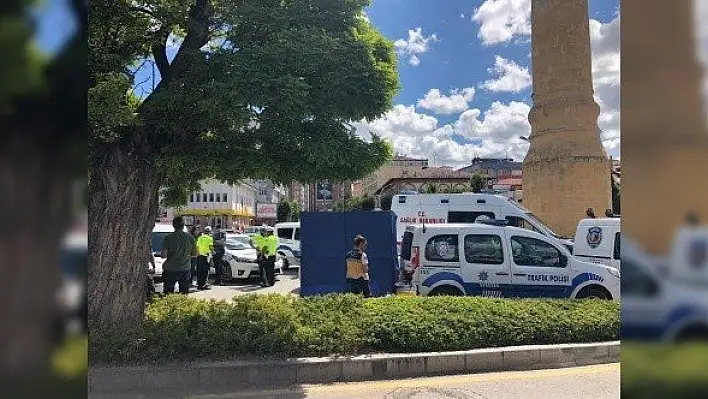 Konuşmak için çağırdığı eşini tabancayla vurdu 
