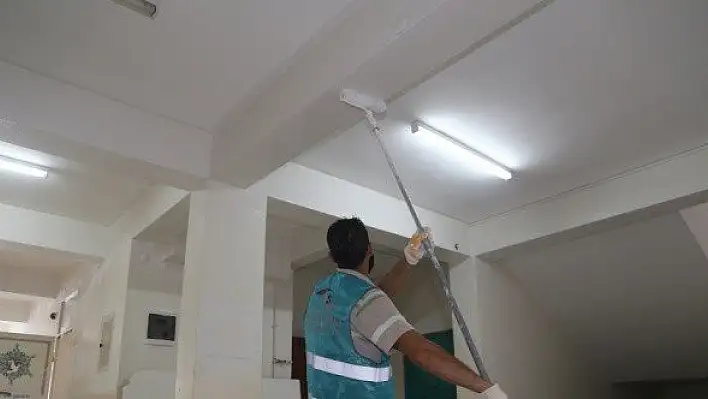 Kastamonu'da yükümlüler okulların tadilatında görev alıyor