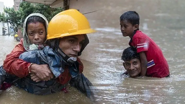 Nepal'de sel felaketi: 32 ölü, 17 kayıp, 12 yaralı