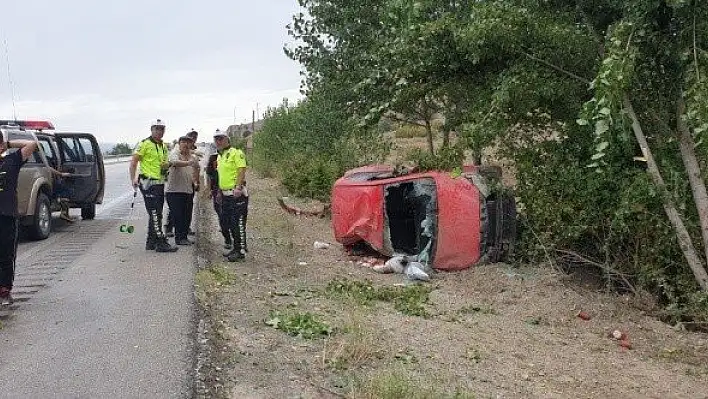 Islak zeminde kontrolden çıkan otomobil takla attı: 4 yaralı