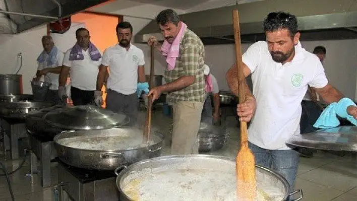 Kastamonu'da 127 yıldır sürdürülen &quotbayram pilavı" geleneği