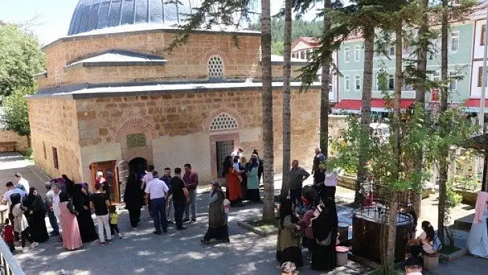 Şeyh Şaban-ı Veli Külliyesi'nde bayram yoğunluğu