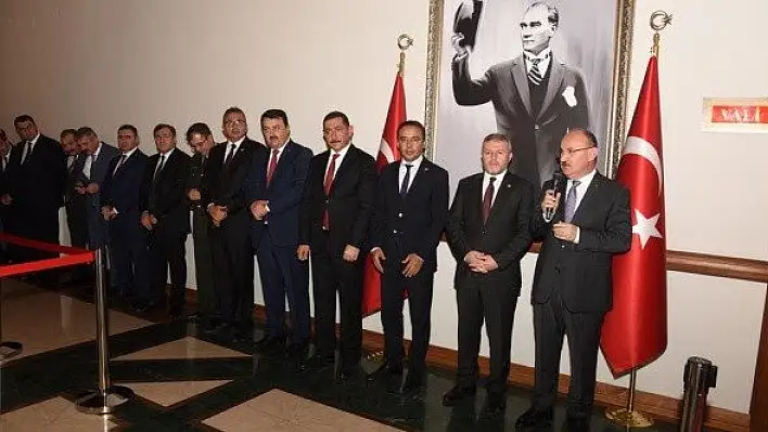 Vali Karadeniz Kurban Bayramını makamda kutladı
