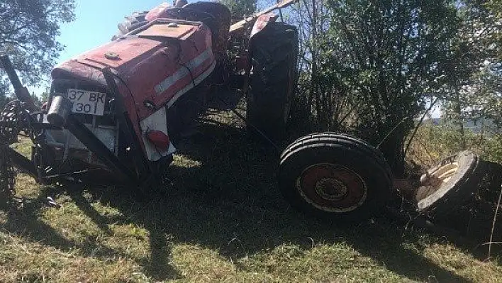 Devrilen traktörün altında kalan sürücü yaralandı