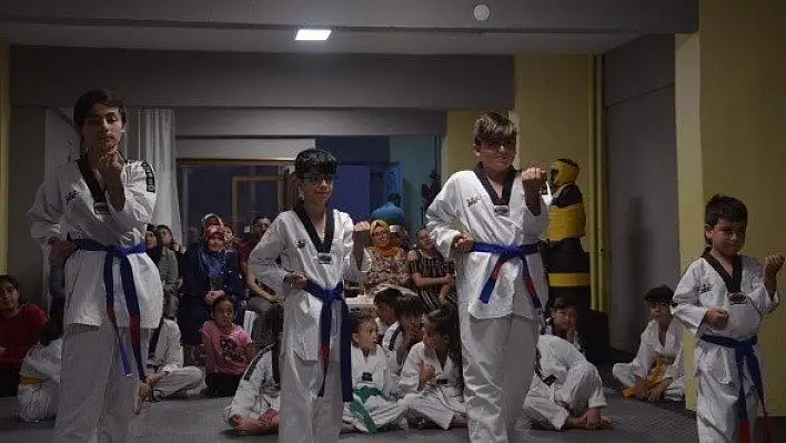 Erişen Spor sporcuları Eylül ayı kuşak sınavı için ter döktü