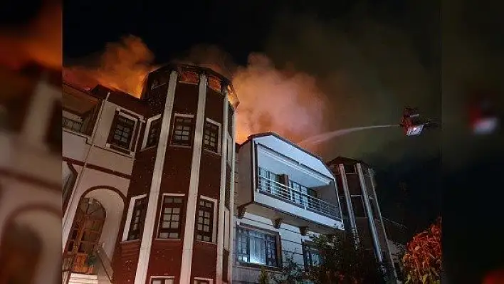 Kastamonu'daki yangında 3 katlı konak zarar gördü