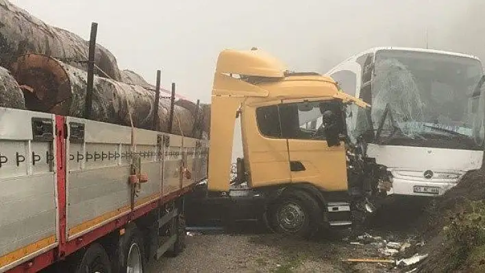 Kastamonu'da otobüs ile tır çarpıştı: 5 yaralı