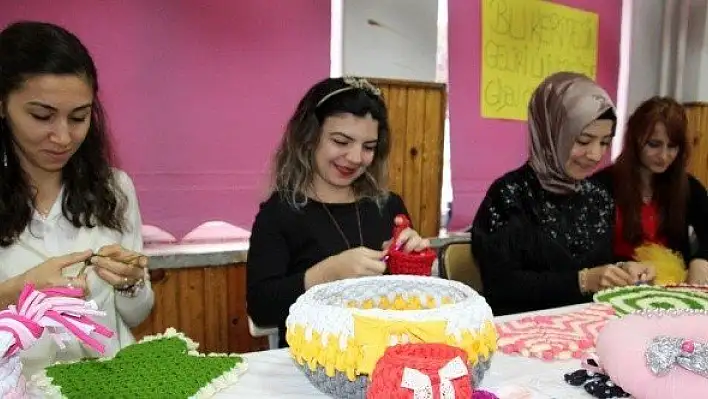 Öğretmenlerden üniversite kazanan öğrencilerine yürek ısıtan destek
