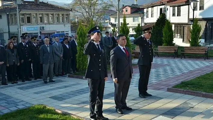 Büyük Önder Atatürk, ilçelerde törenle anıldı