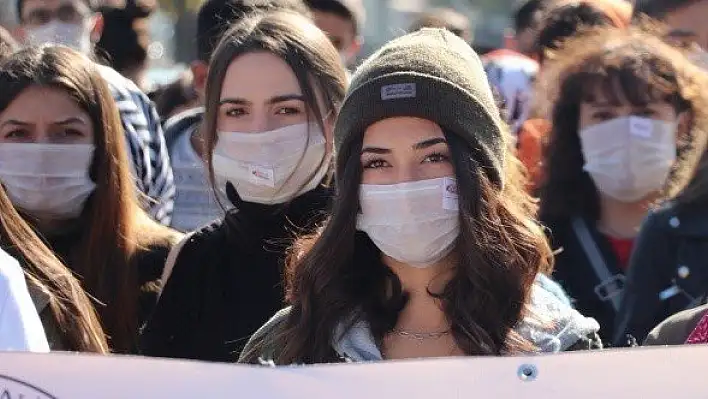 Lösemiye dikkat çekmek amacıyla maskeyle yürüdüler