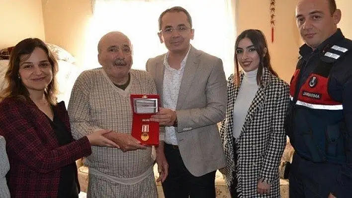 Kıbrıs gazisine madalya ve beratı verildi