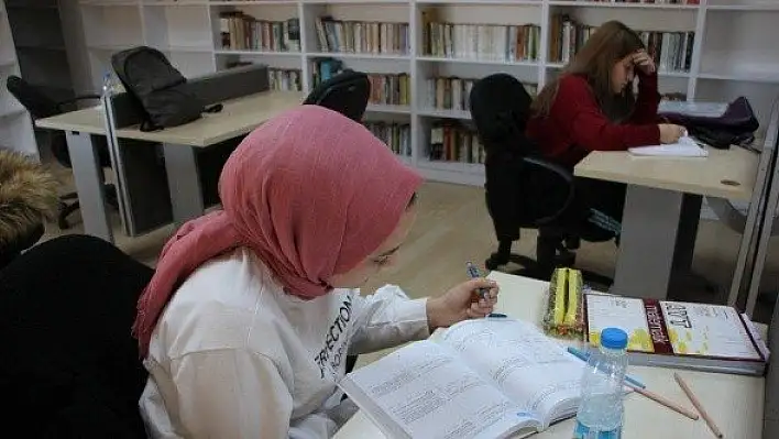 Cide Halk Kütüphanesine 4 bin kitap bağışlandı