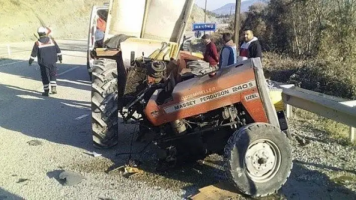 Yol süpürme aracı ile minibüs çarpıştı: 1 yaralı