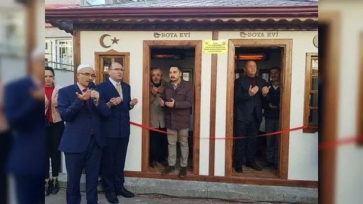 Ayakkabı boyacıları için yapılan &quotBoyaevi" açıldı