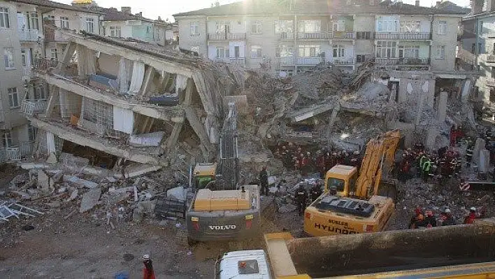 Bakan Koca &quotDepremde hayatını kaybedenlerin sayısı 39'a yükseldi"
