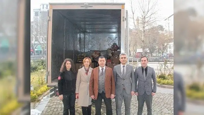 Emniyet Müdürlüğü personeli, depremzedeler için yardım topladı