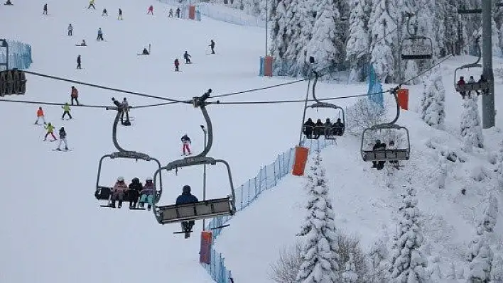 Ilgaz Dağı Kayak Merkezi'nde hafta sonu yoğunluğu