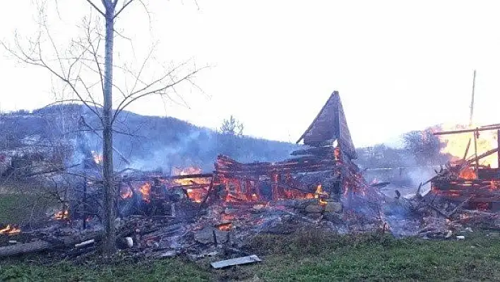 Yaşlı adam, çıkan yangında hayatını kaybetti