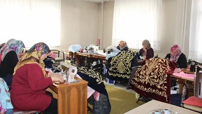İlmek ilmek iki yılda işlenen bindallılar &quotaltın" değerinde