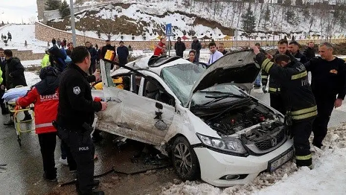 Kastamonu'da kamyon ile otomobil çarpıştı: 1 ölü, 5 yaralı