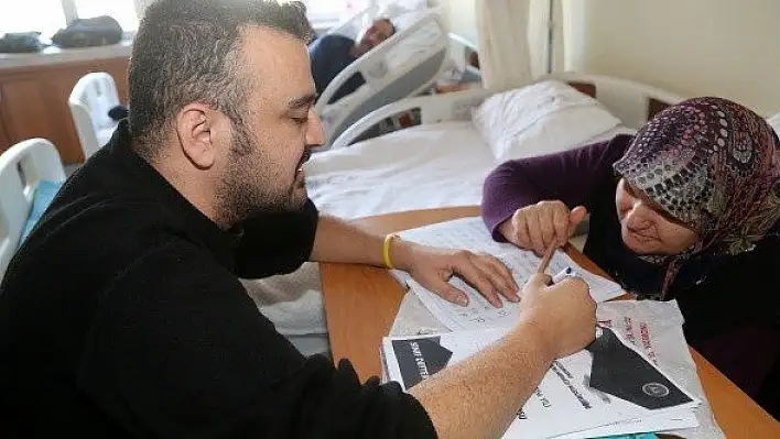 Şifa buldukları merkezde okuma yazma da öğreniyorlar