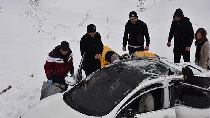 Yoldan çıkan cip şarampole uçtu: 6 yaralı