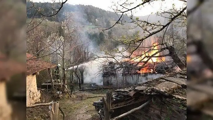 Çatalzeytin'de yangın! 1 ev kullanılamaz hale geldi