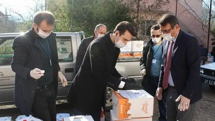 Cide'de yardım kolileri dağıtılmaya başlandı