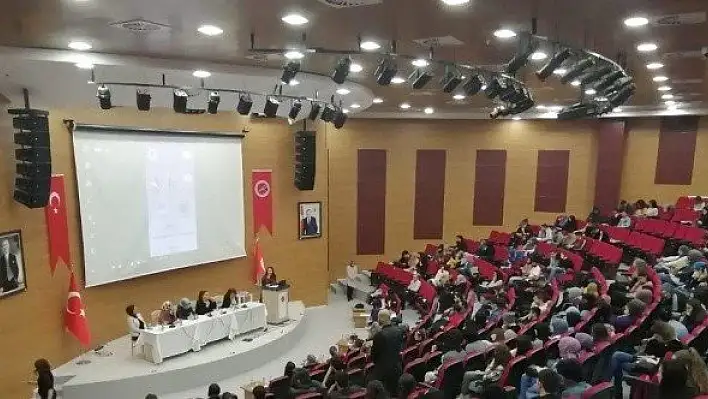Kadın girişimciler üniversite öğrencileriyle bir araya geldi