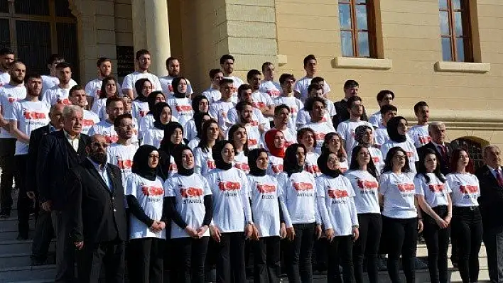 Kastamonu'da 81 ilden 81 genç Çanakkale Türküsü'nü seslendirdi