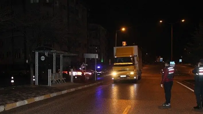 Kent girişinde ateş ölçerli koronavirüs tedbiri