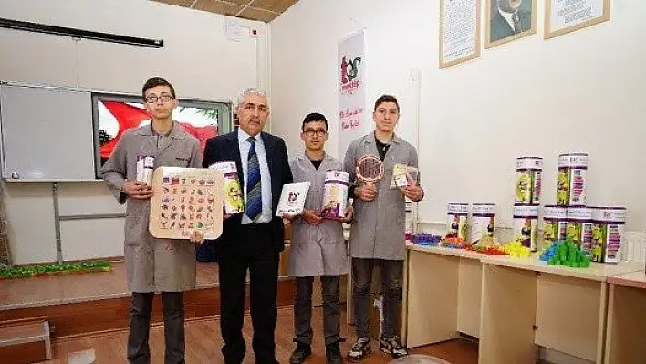Bu okulun cirosu şirketlerle yarışıyor