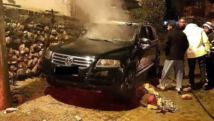 Park halindeki araçta yangın çıktı