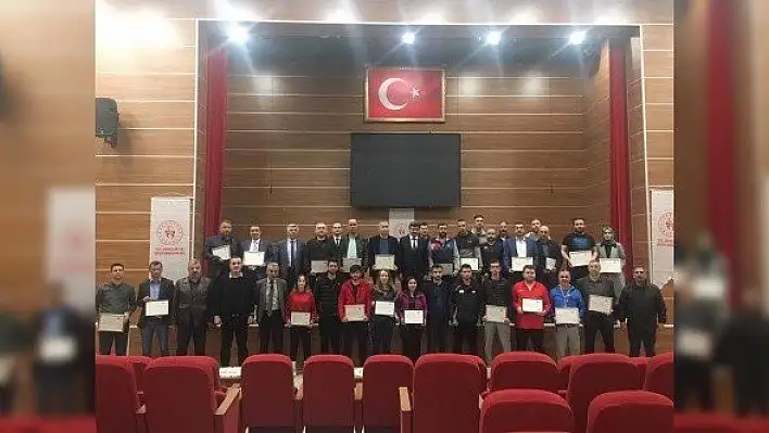 Spor kulüplerine tebrik belgeleri verildi
