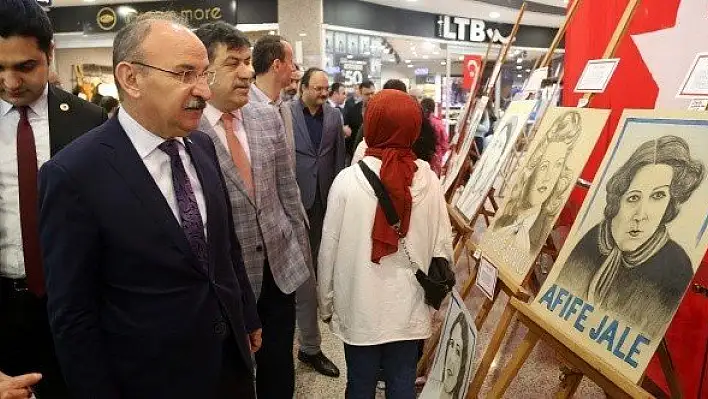 Tarihe geçmiş kadınların resimlerinin yer aldığı sergi açıldı